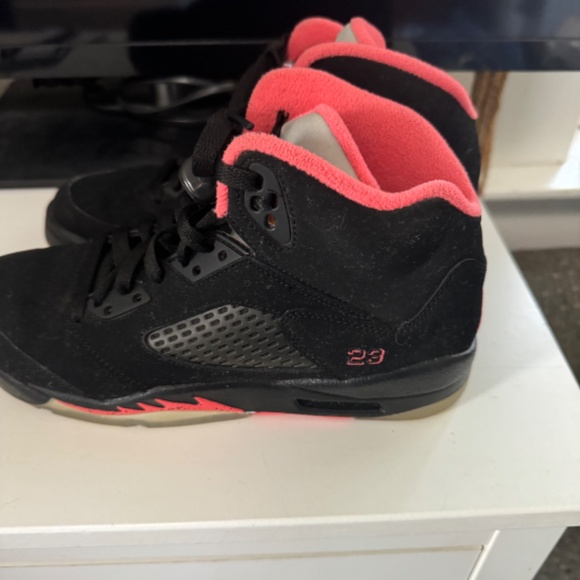 Air Jordan 5 Retro GS 'Black Alarming’ - Picture 6 of 11